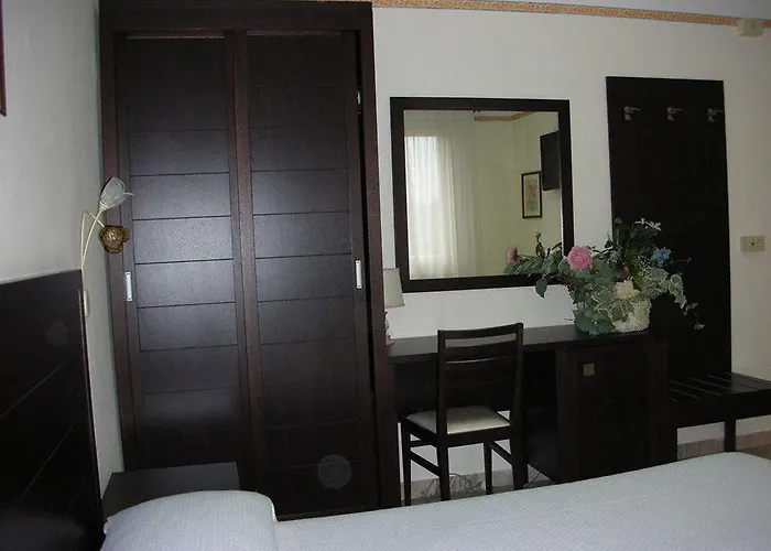 לינה וארוחת בוקר Da Pio 4*